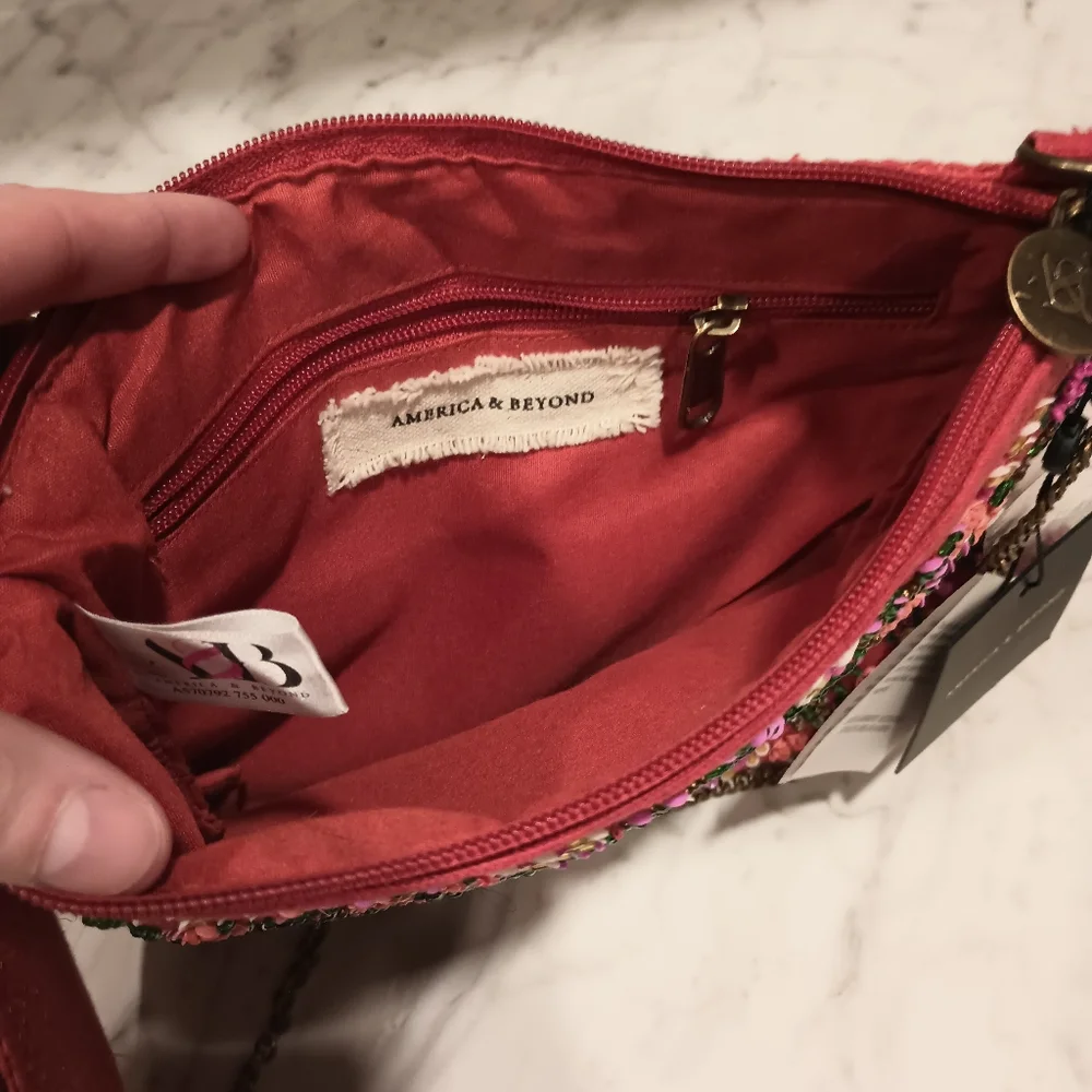 America & Beyond Purse Set - Picture 4 of 8